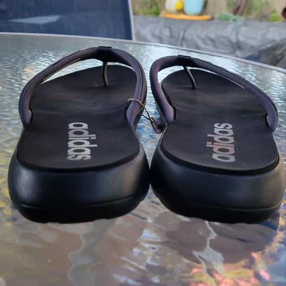Adidas comfort flip flops. Men size 10 - Picture 6 of 7